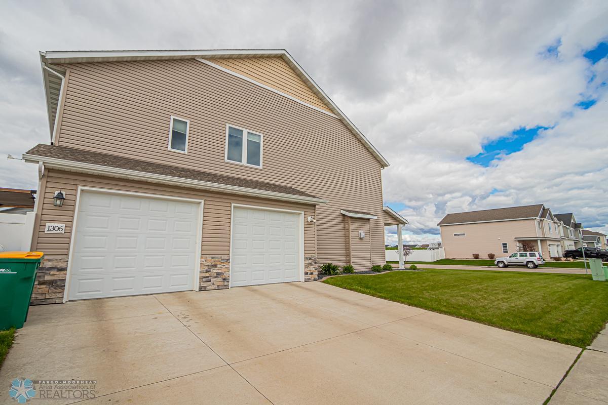 1306 6th St NW, West Fargo, ND 58078-31.jpg