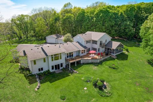 Truly the best of all worlds... Woods, land, water, privacy, nature, flat yards, garden areas, comfort for all