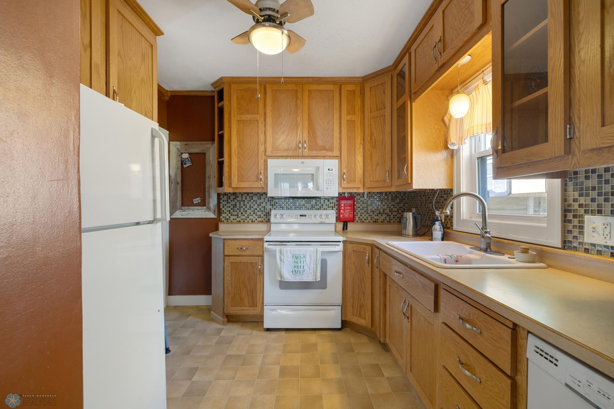Amdak__1109 11th Street S Fargo ND_INTERIOR_0012.jpg