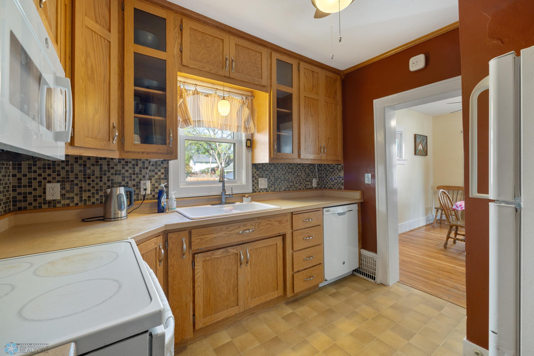 Amdak__1109 11th Street S Fargo ND_INTERIOR_0013.jpg