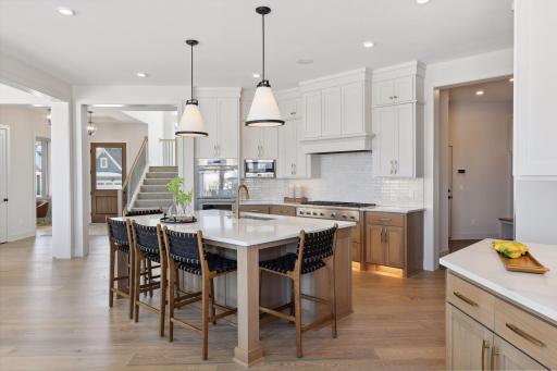 4 Sherwood Trail, North Oaks, MN 55127