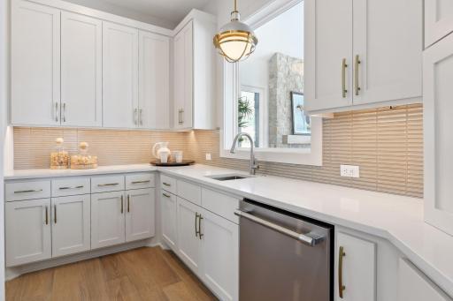 4 Sherwood Trail, North Oaks, MN 55127