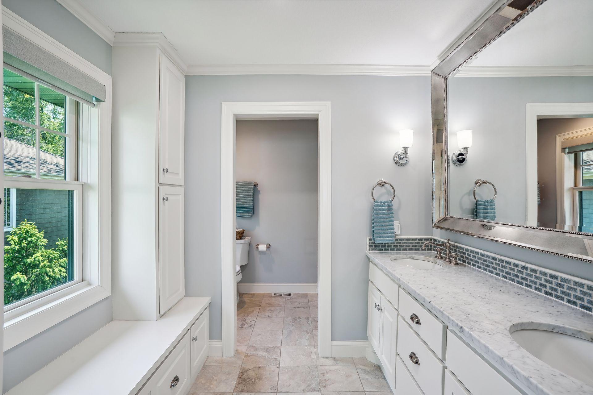 primary en suite 3/4 bath