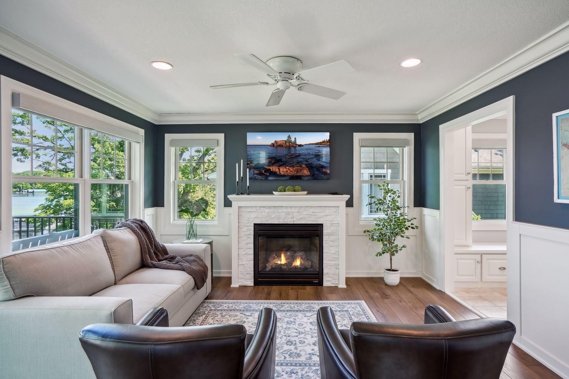 sitting area in primary bedroom