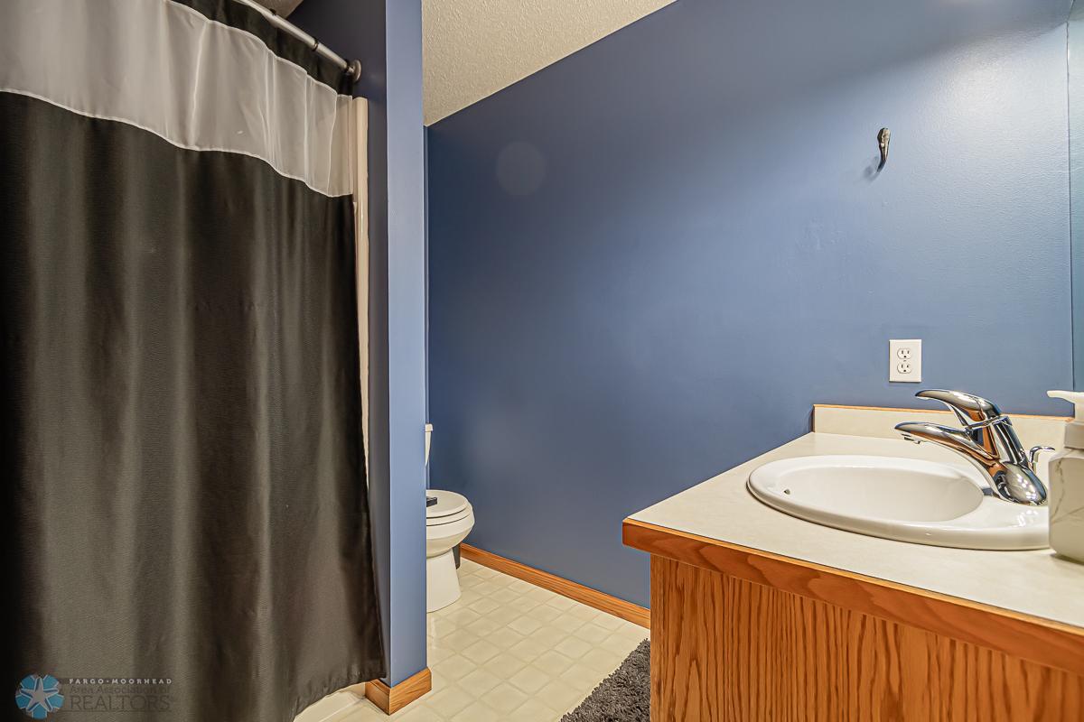 3549 44th Ave SW, Fargo, ND 58104-07.jpg