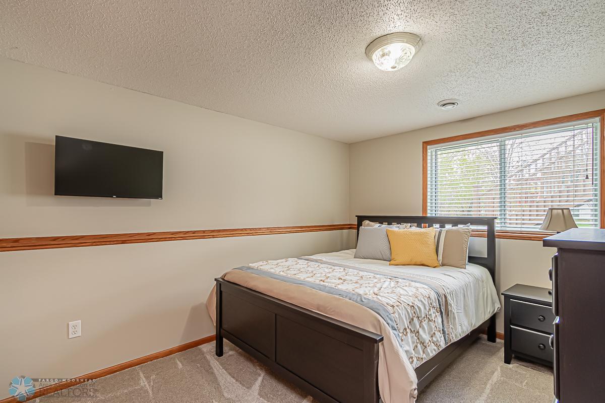 3549 44th Ave SW, Fargo, ND 58104-03.jpg