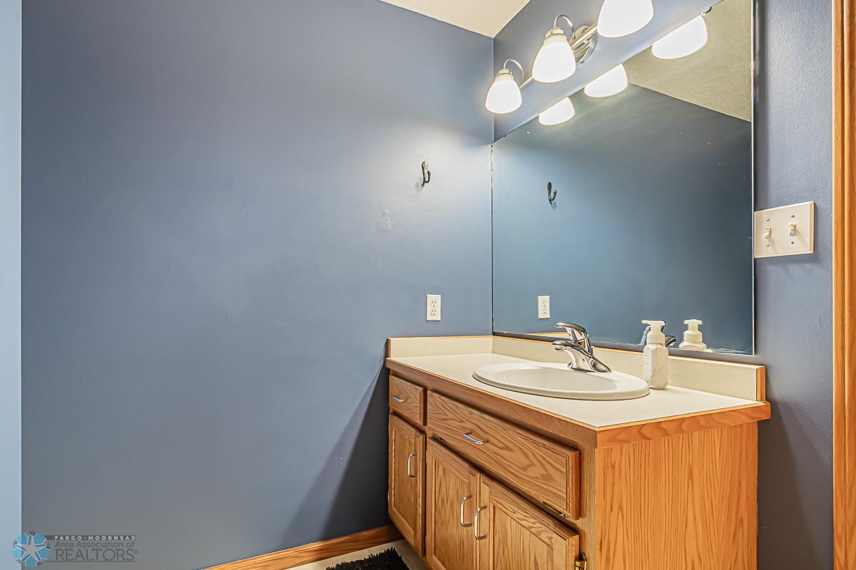 3549 44th Ave SW, Fargo, ND 58104-08.jpg