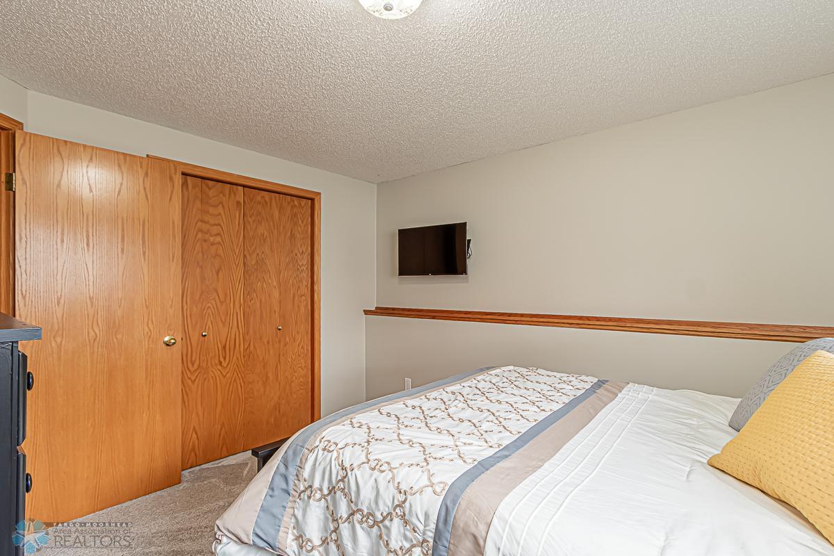 3549 44th Ave SW, Fargo, ND 58104-04.jpg