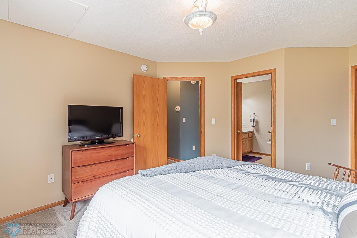 3549 44th Ave SW, Fargo, ND 58104-21.jpg