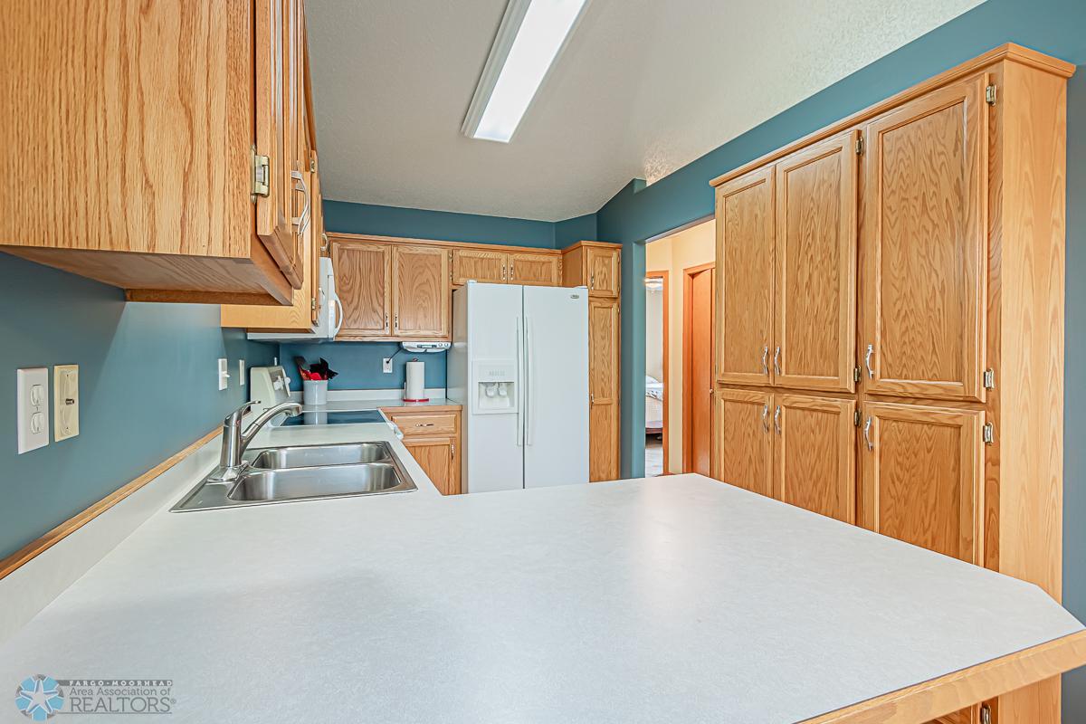 3549 44th Ave SW, Fargo, ND 58104-17.jpg