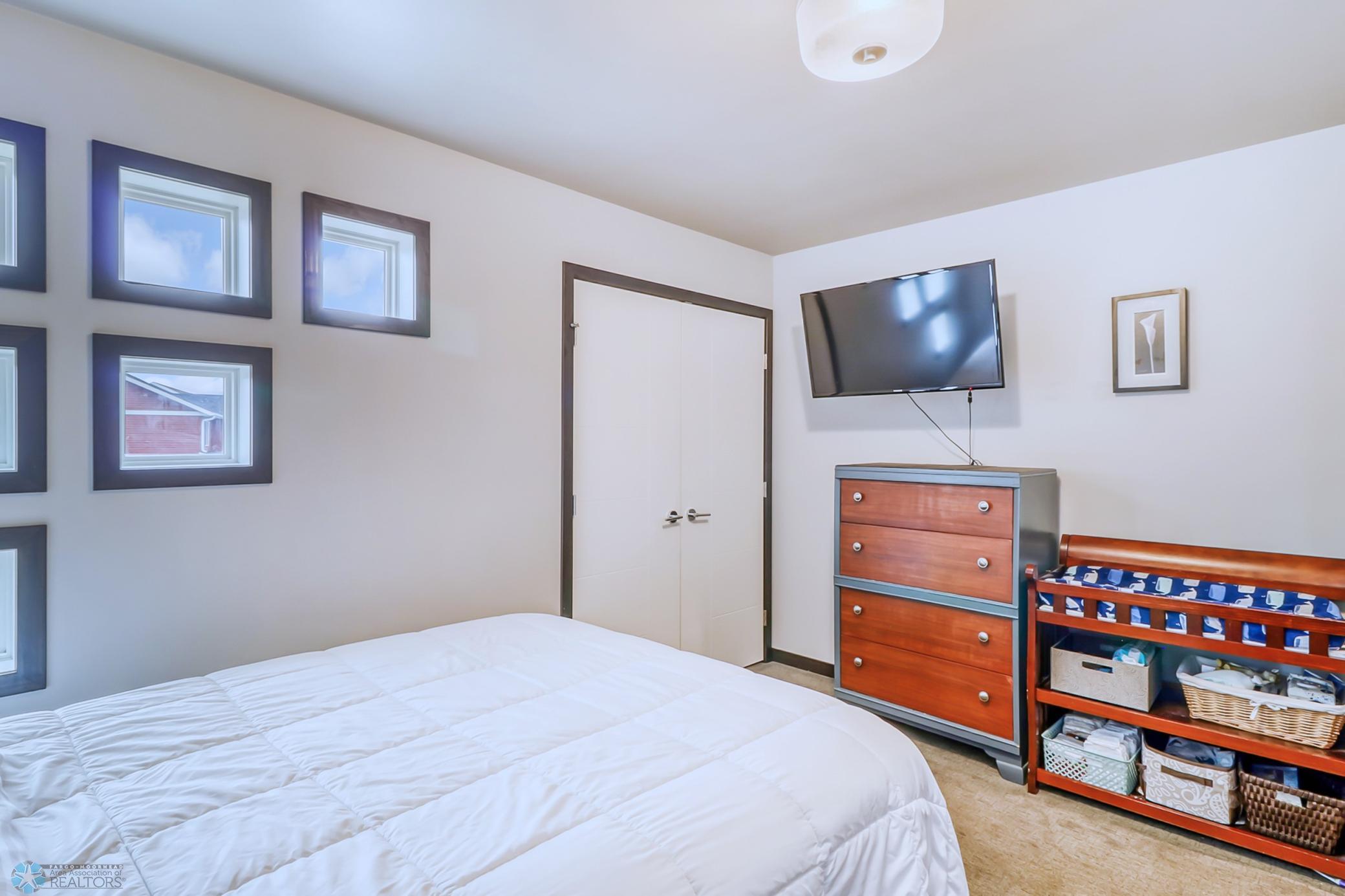 Bedroom1_2.jpg