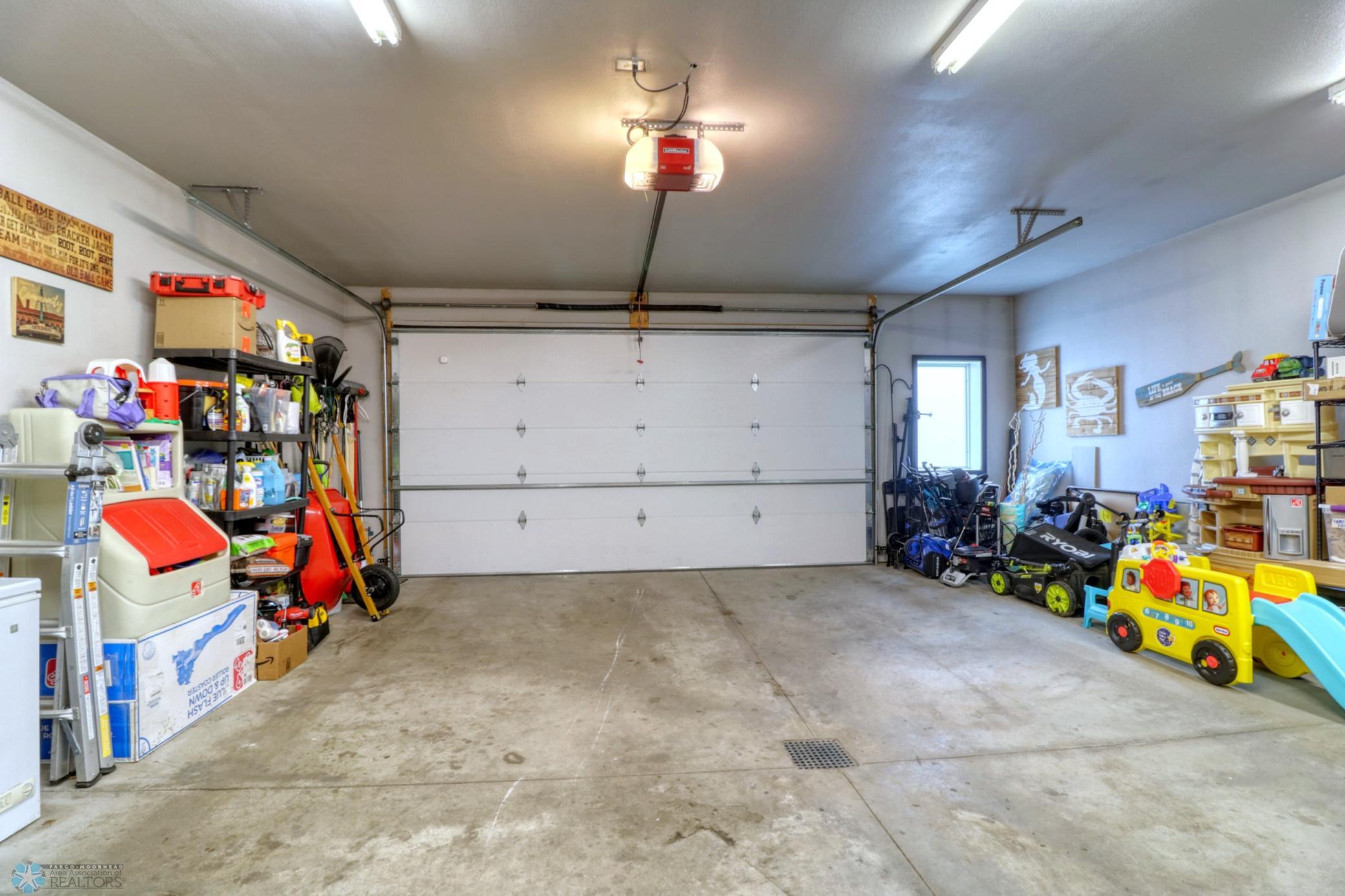 Garage1_1.jpg