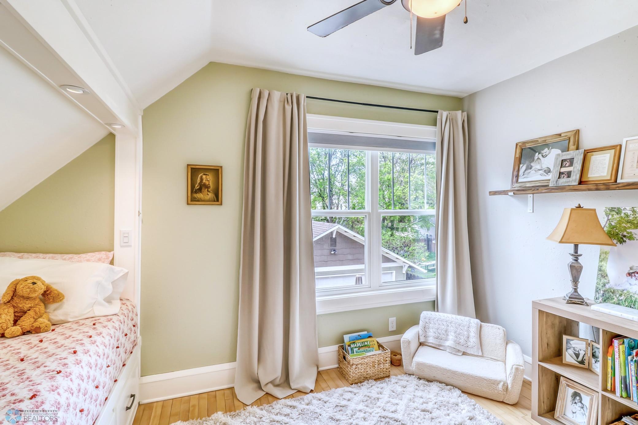 Upstairs Bedroom1_2.jpg