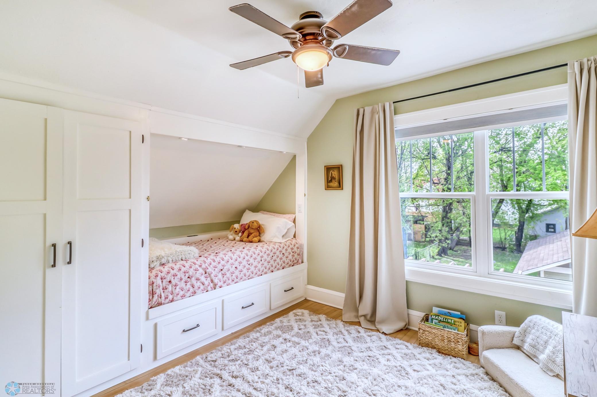Upstairs Bedroom1_1.jpg