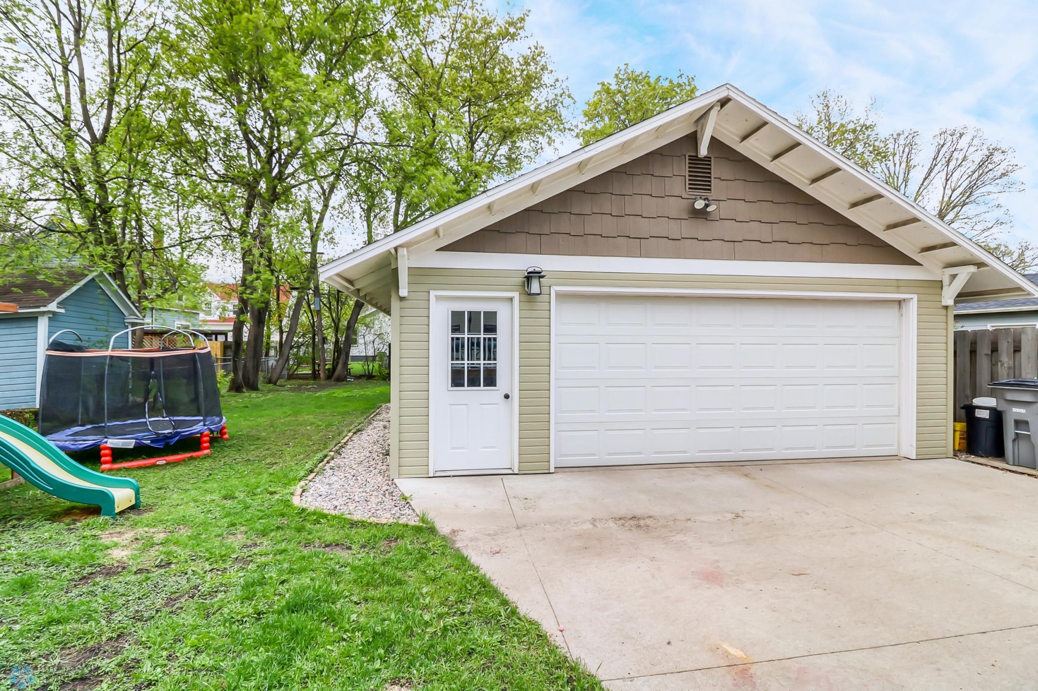 Garage_exterior.jpg