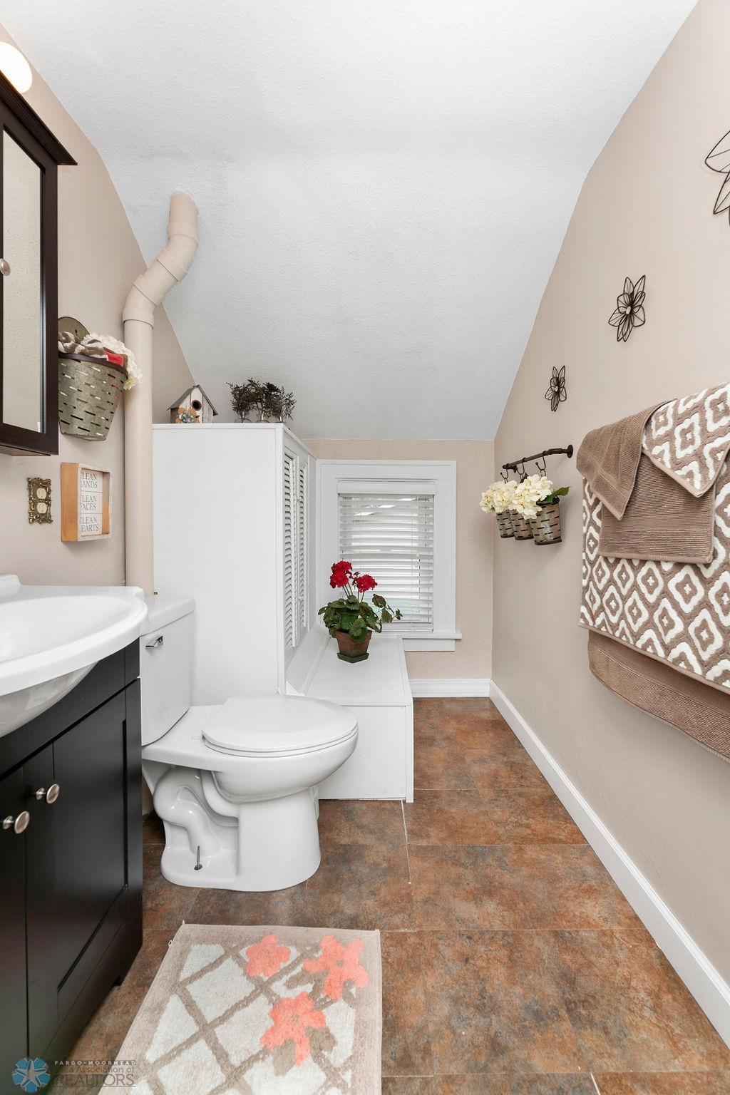 2nd floor bathroom