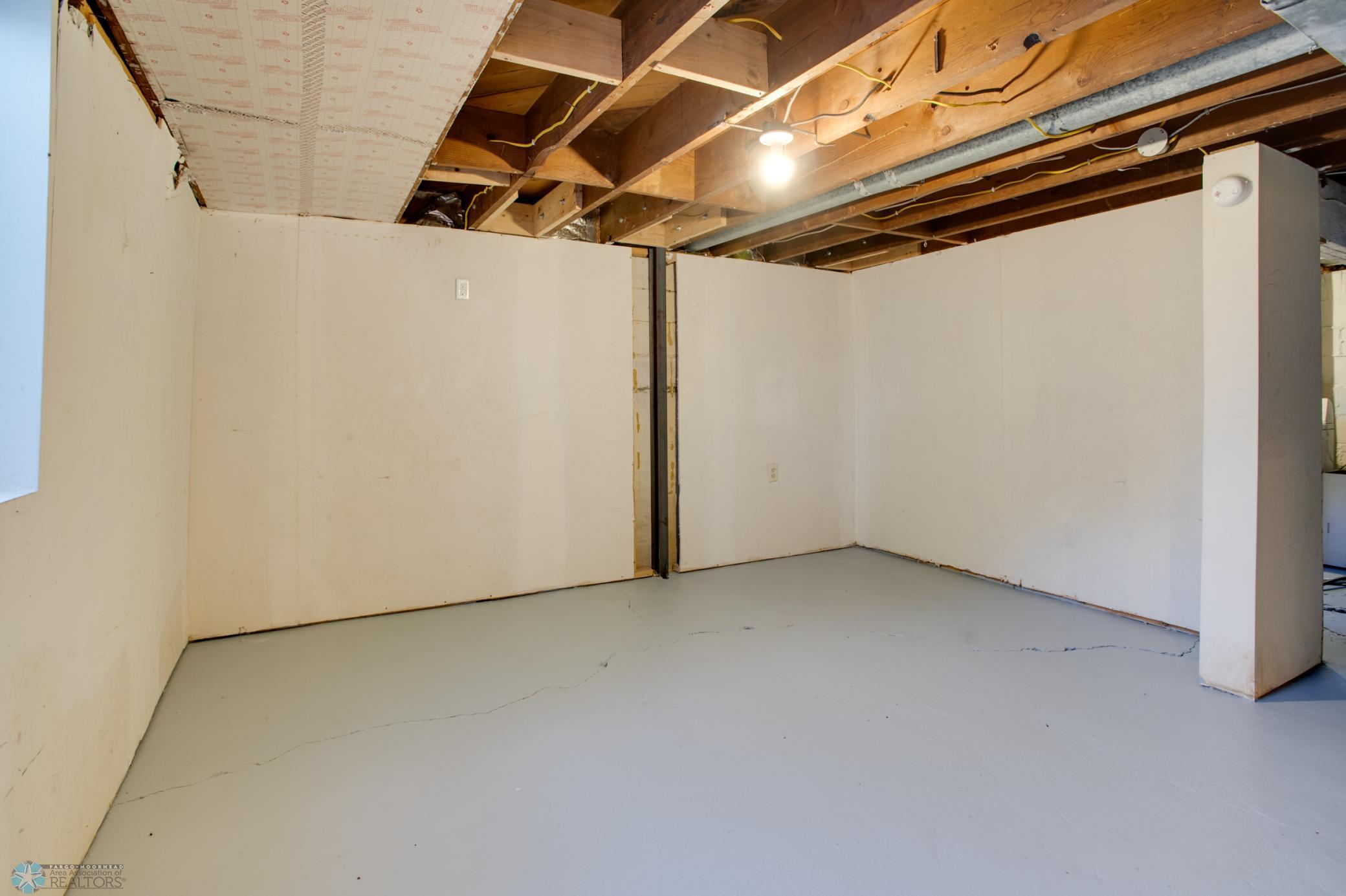 Basement w/ egress (Possible 3rd Bedroom)
