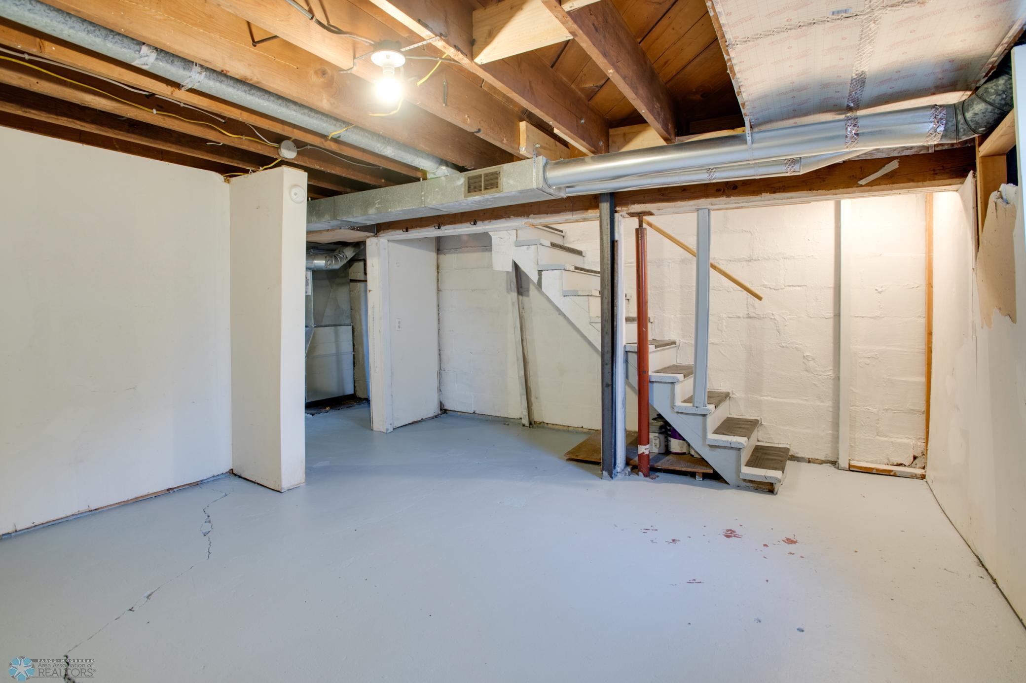 Basement w/ egress (Possible 3rd Bedroom)