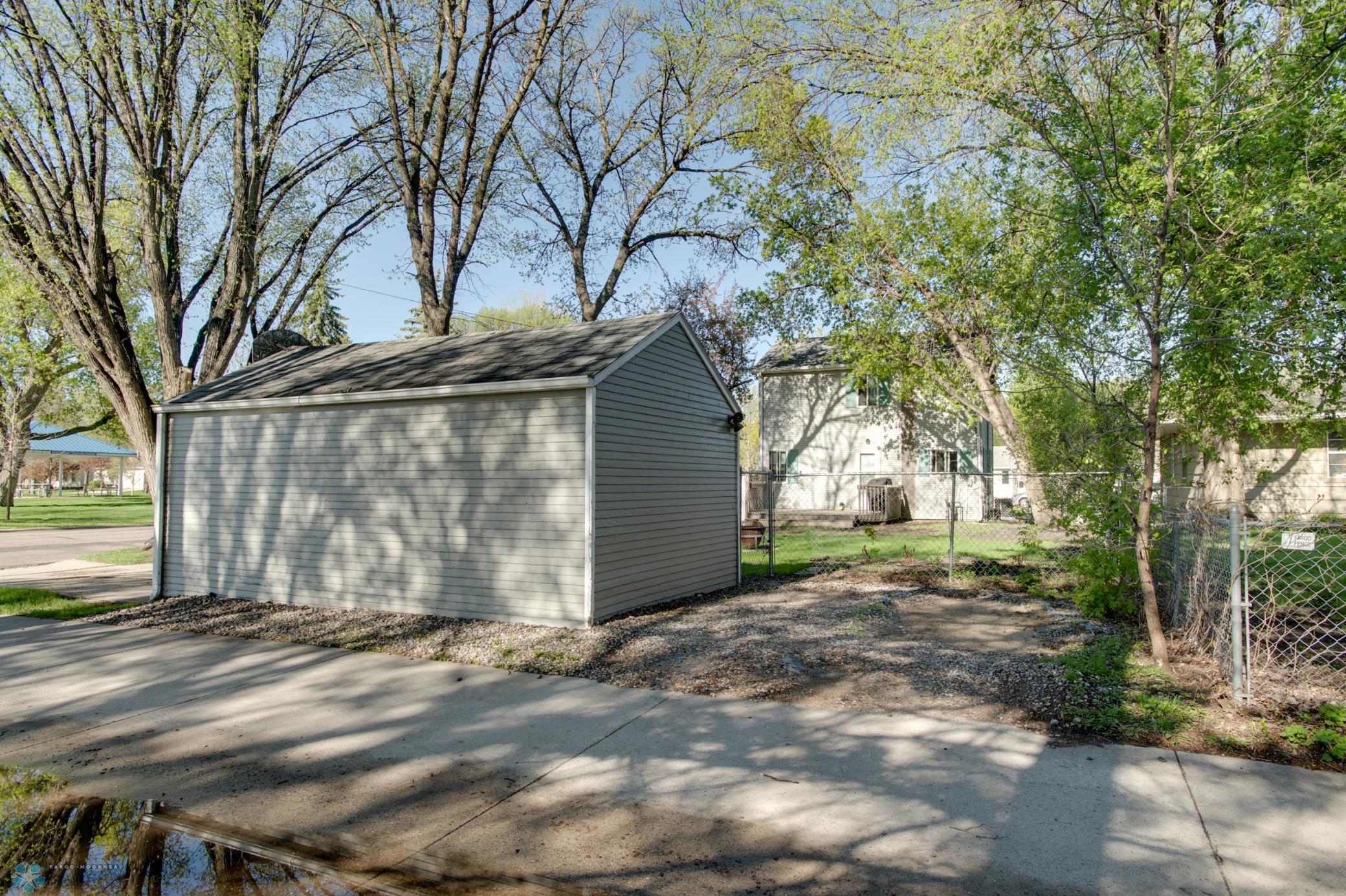 Garage & Parking Space
