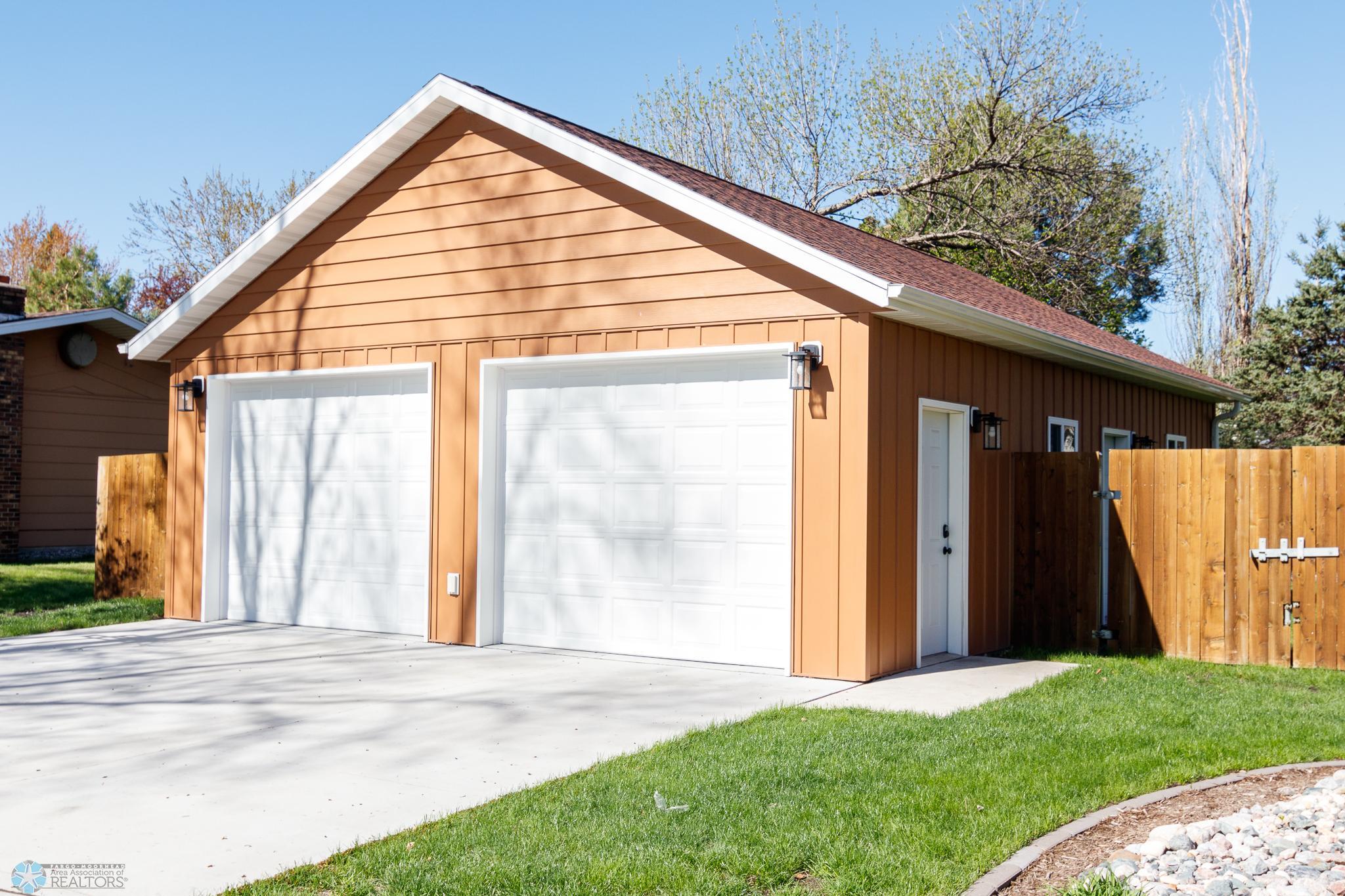 Additional 4 stall garage