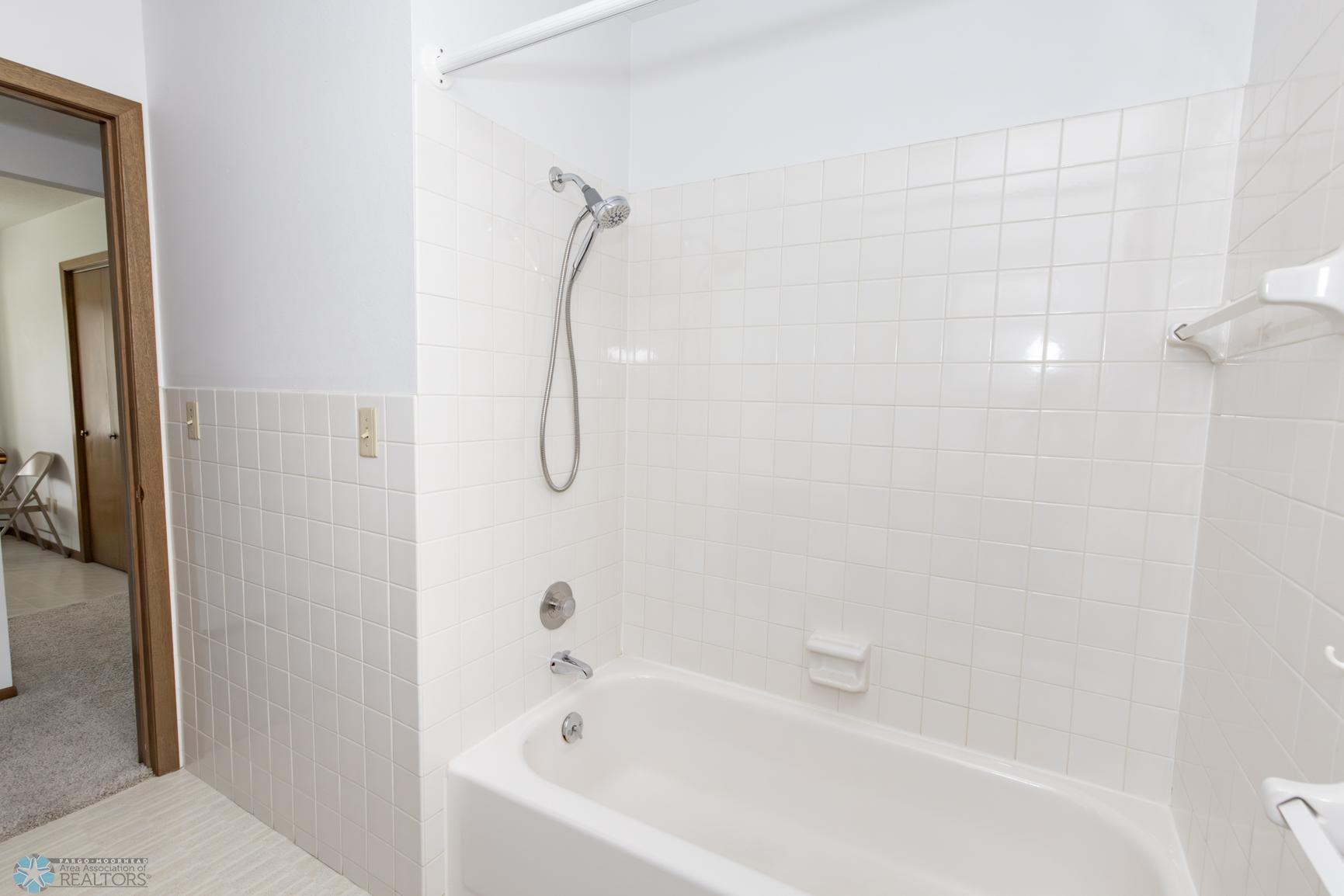 Bathroom 1 - Full