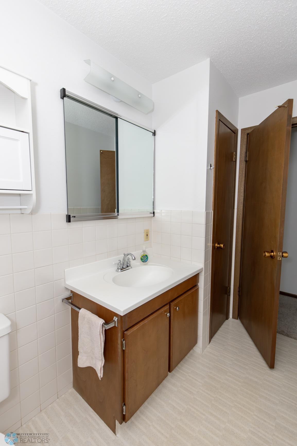 Bathroom 1 - Full