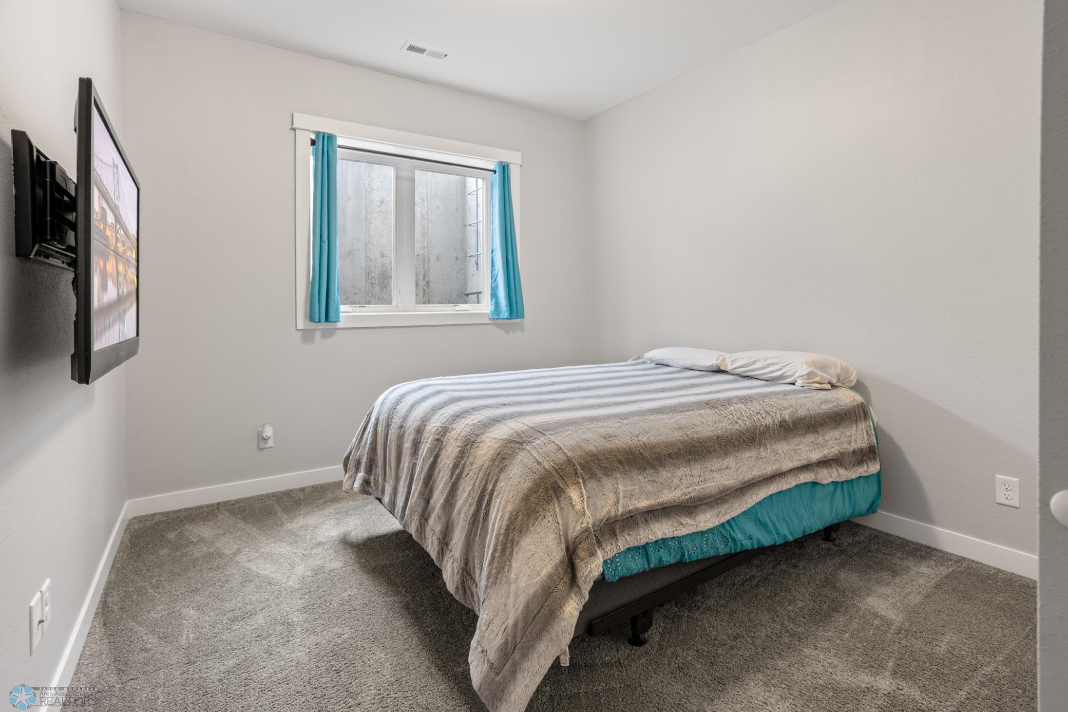 1465 Shawnas Place S Fargo