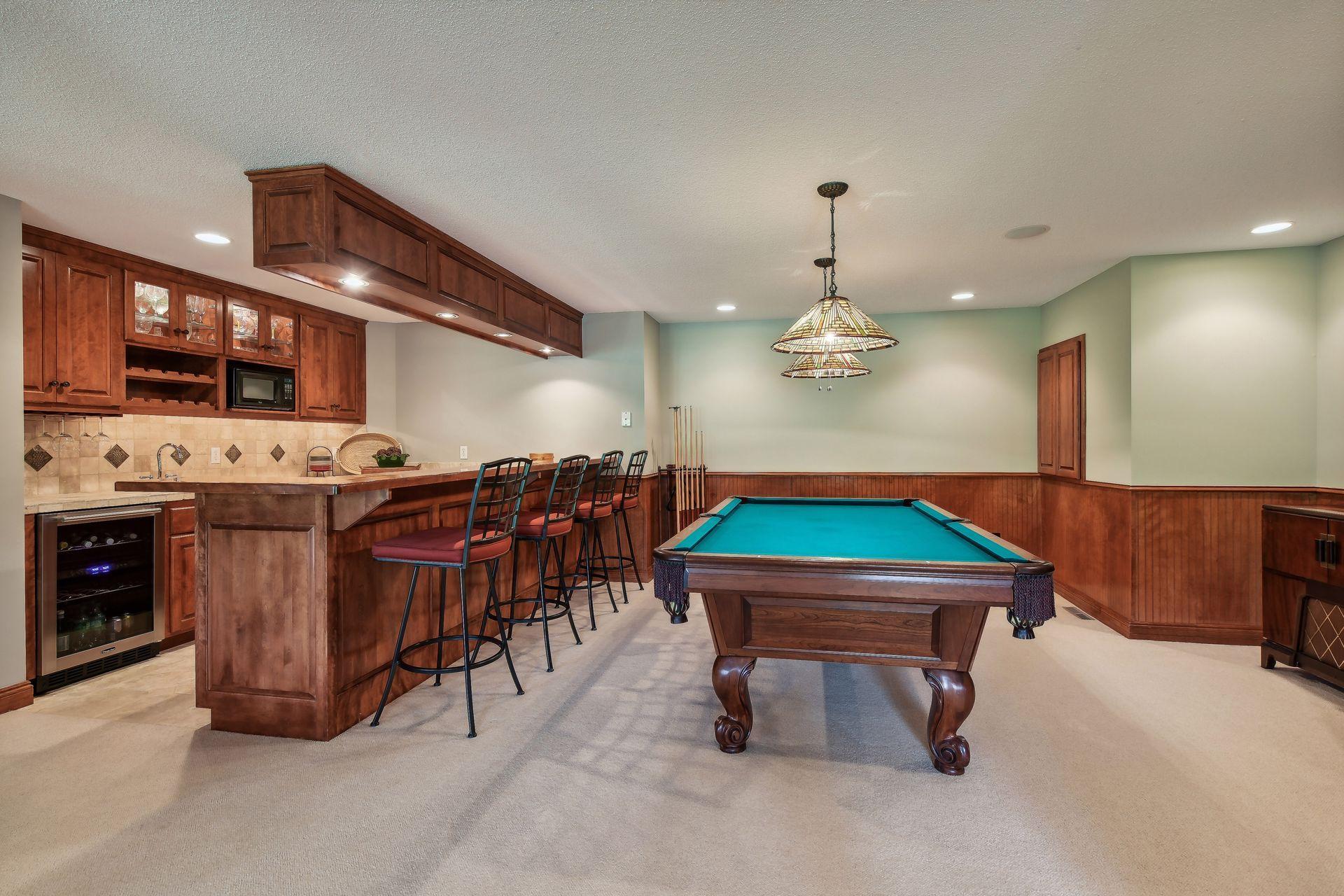 Wet bar and billiard room