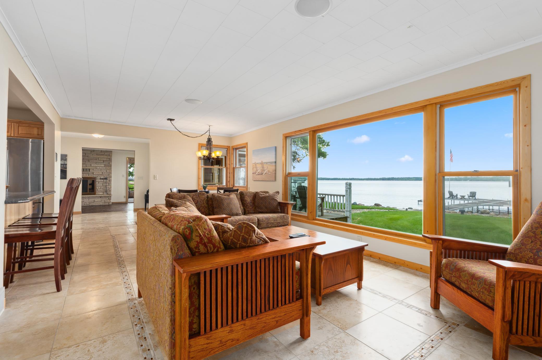 spacious livingroom with wall of windows