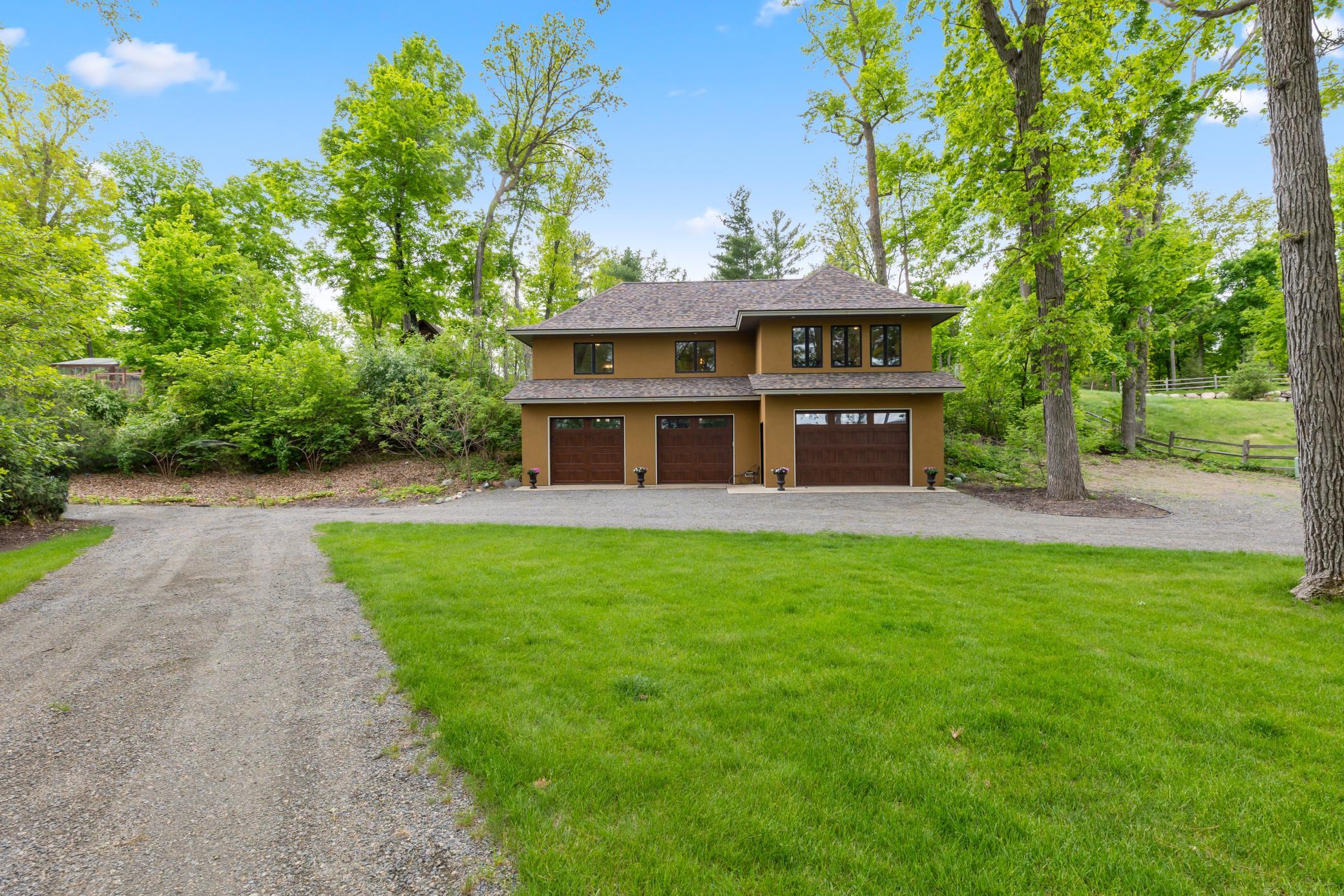 newer built3 car carriage house