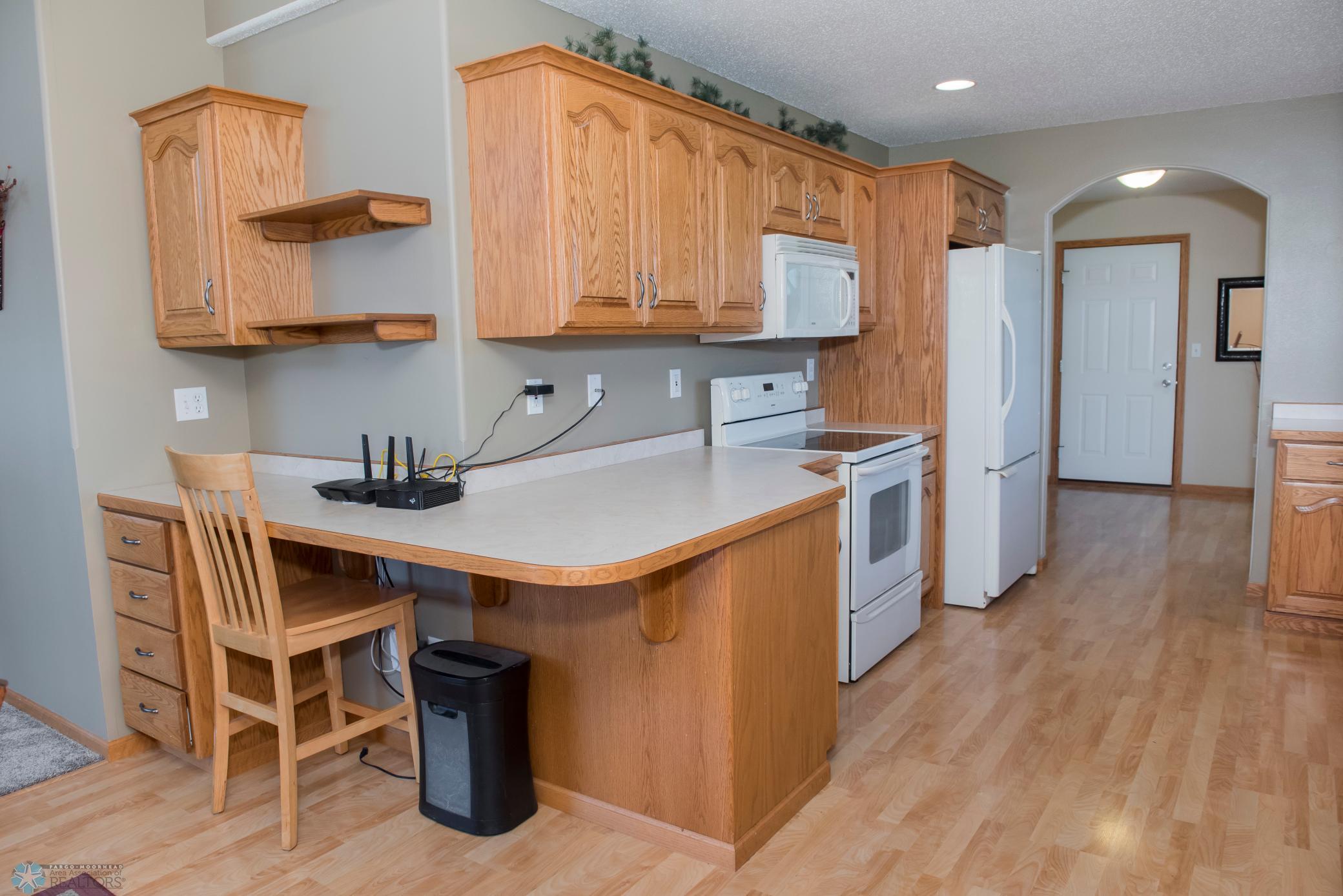 Built in desk/Kitchen