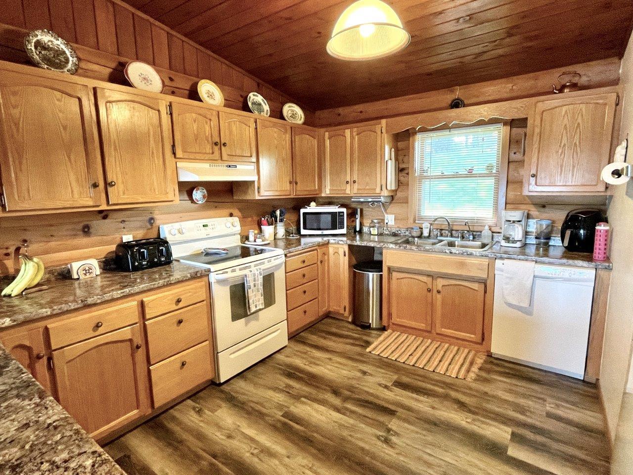 4-Kitchen (1).jpg