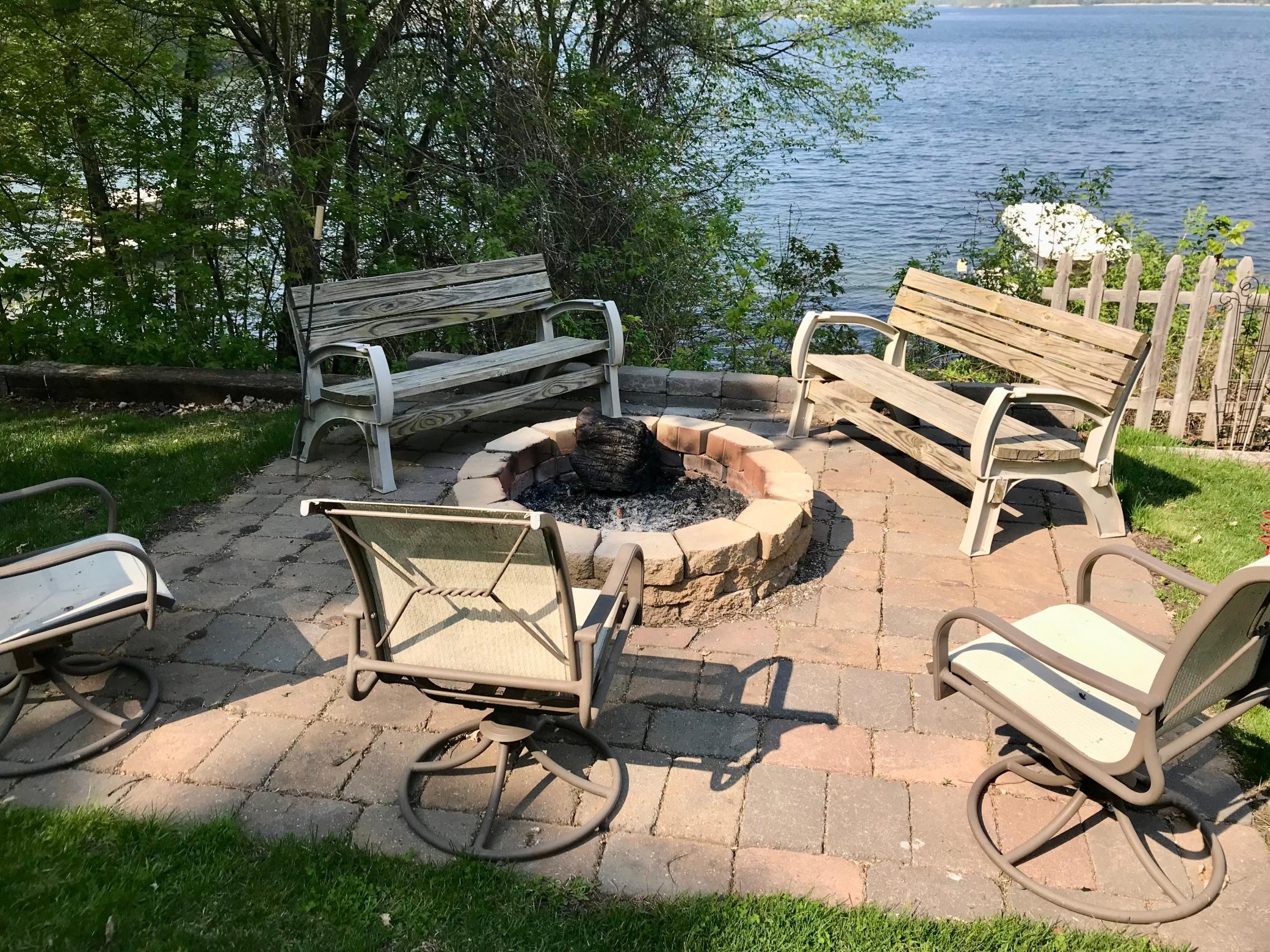 24-Firepit overlooking lake