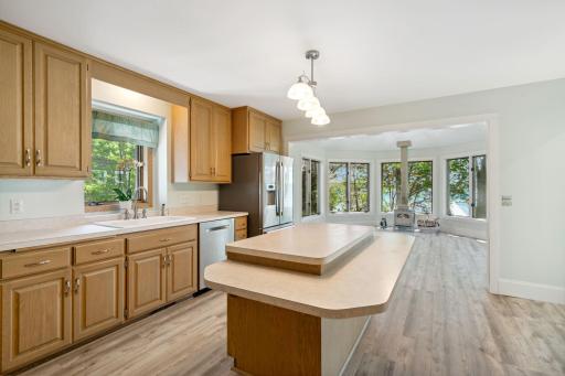 Prepare meals & entertain with million dollar views!