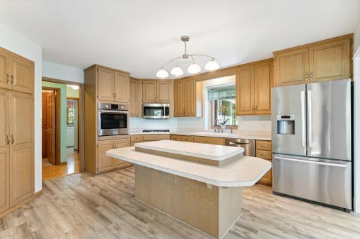 912 County Road I W, Saint Paul, MN 55126