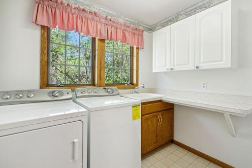 912 County Road I W, Saint Paul, MN 55126