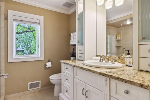 22 Circle W, Minneapolis, MN 55436