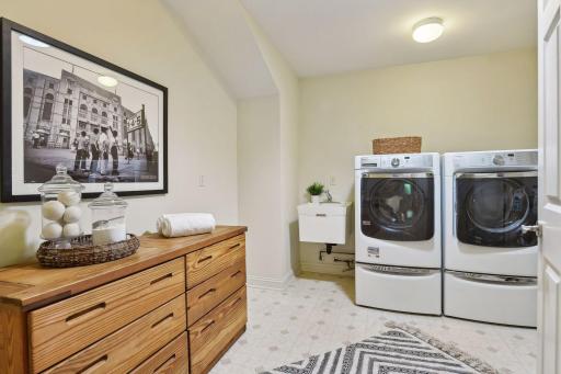 22 Circle W, Minneapolis, MN 55436