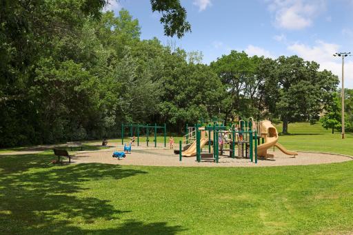 22 Circle W, Minneapolis, MN 55436