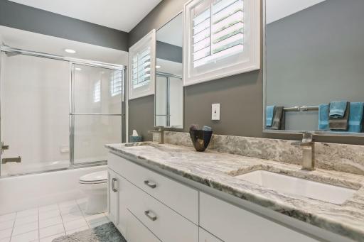 155 Gideons Point Road, Excelsior, MN 55331