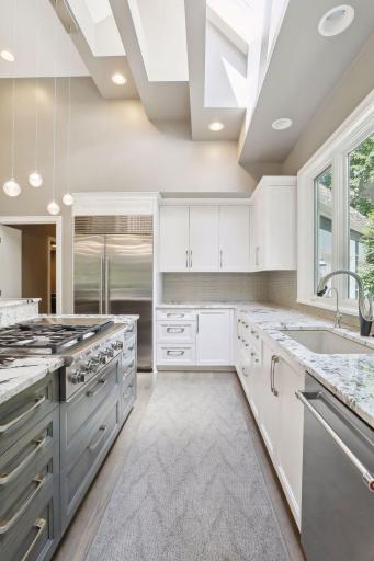 155 Gideons Point Road, Excelsior, MN 55331
