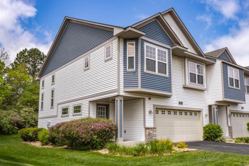 END UNIT backs to woods and single family property. Three beds, three baths and two car garage! Close to shopping, parks, dining and Lifetime Fitness!