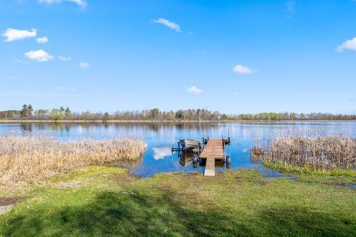 Beautiful lake for views of wildlife , enjoy kayaking, fishing, boating a perfectly relaxing "Enjoy the beautiful lake views while observing wildlife. You can also engage in kayaking, fishing, and boating, making it a perfect destination for a relaxi