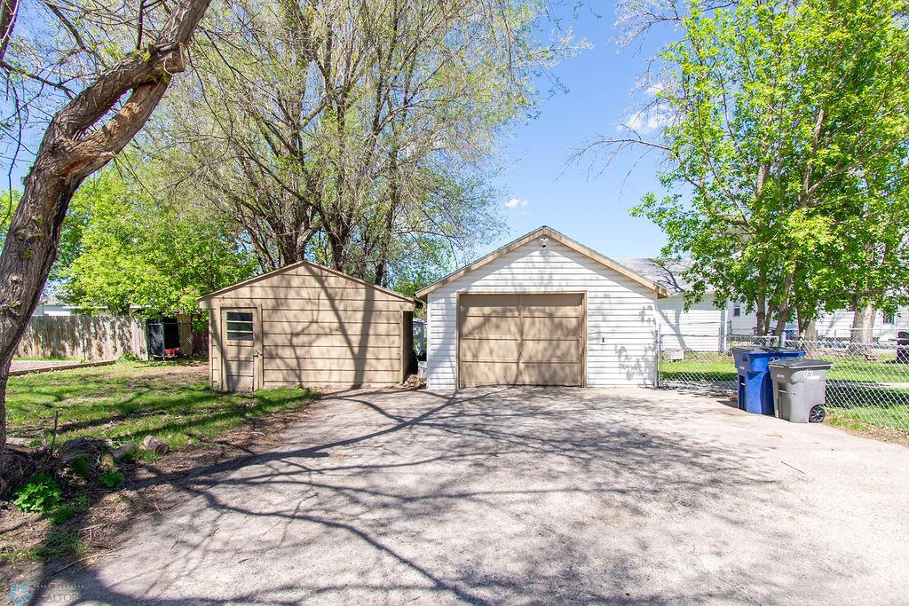 Garage/Driveway