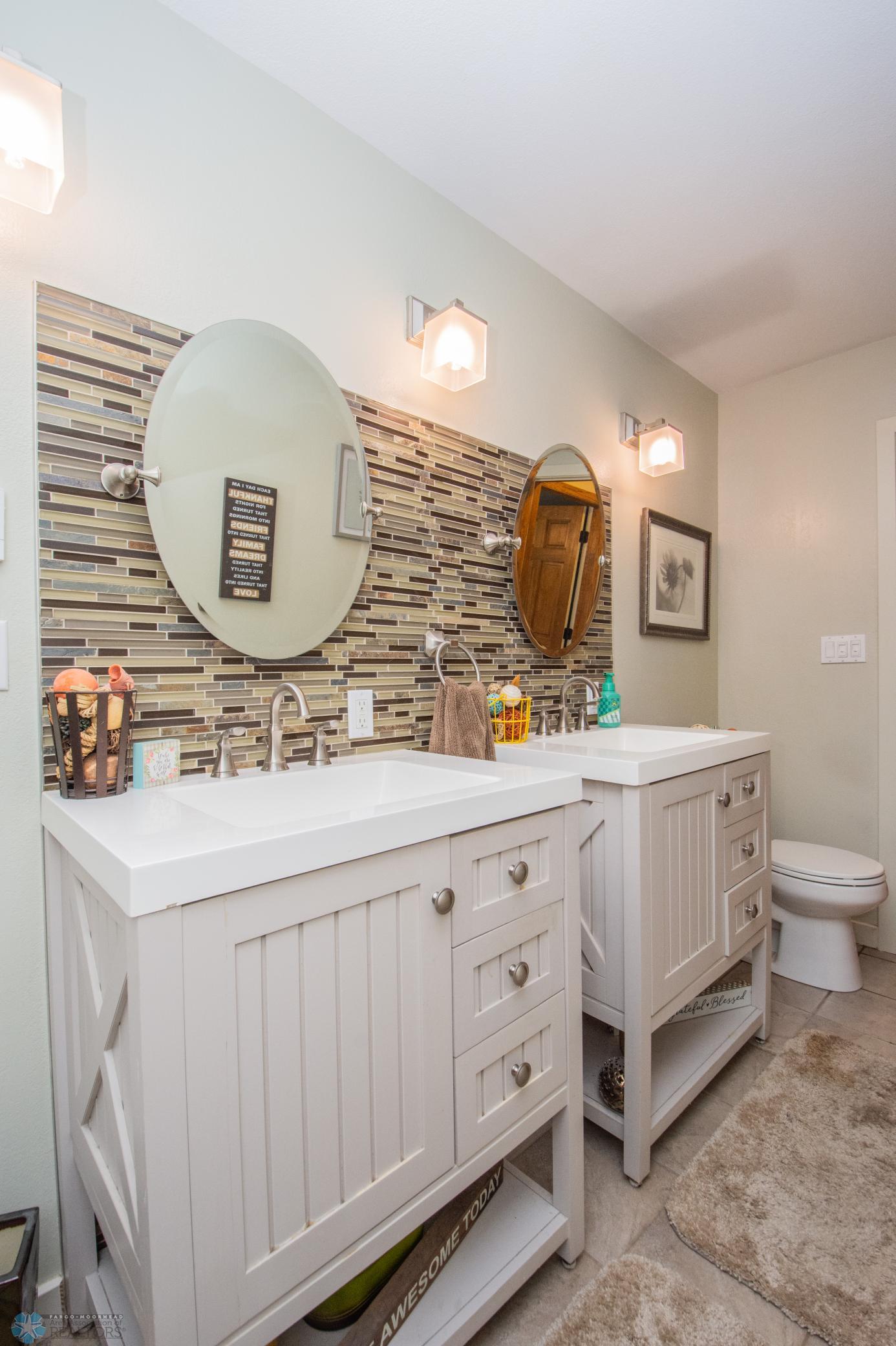 Main Bathroom w/Heated Tile Floor