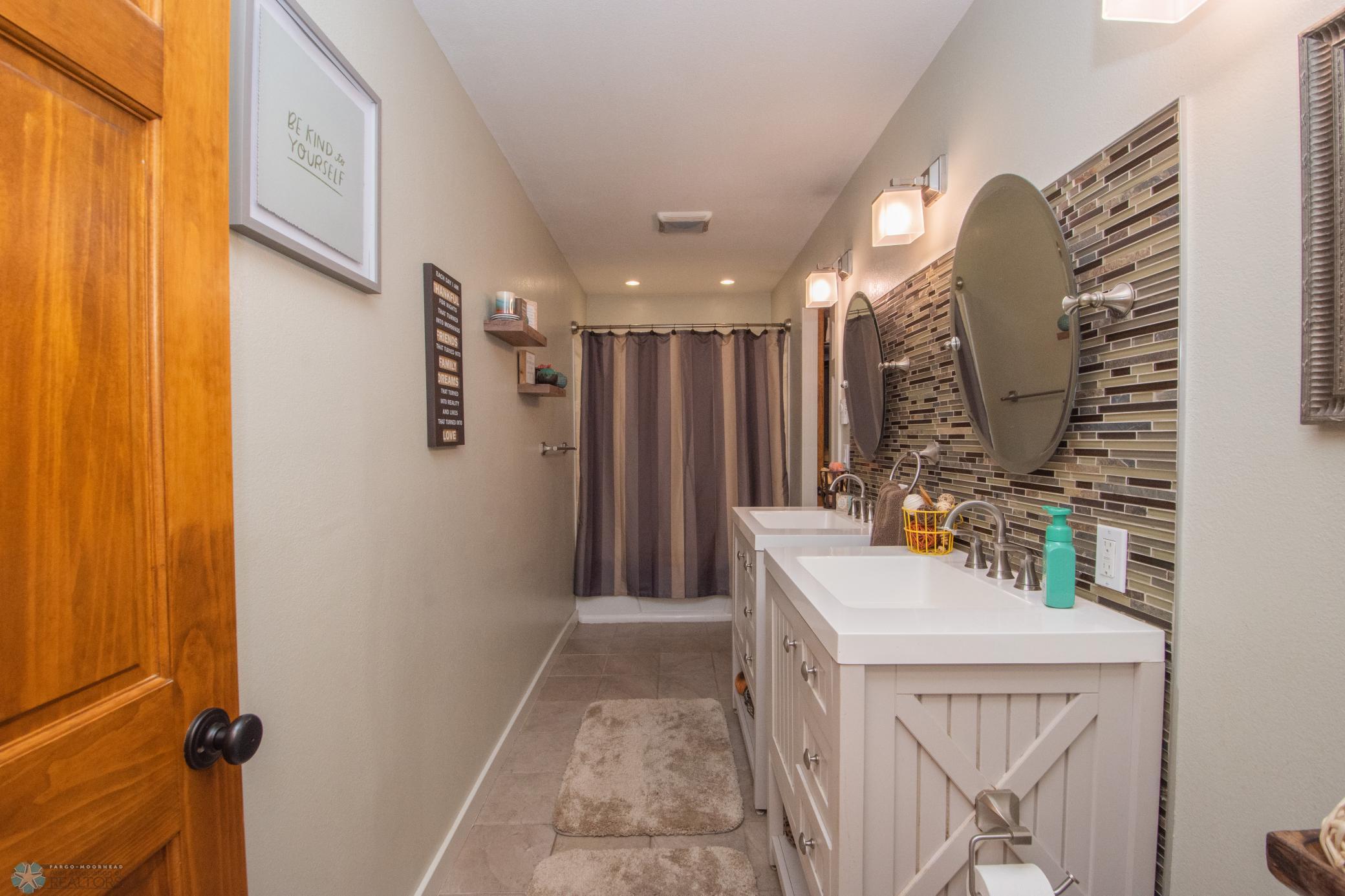 Main Bathroom w/Heated Tile Floor