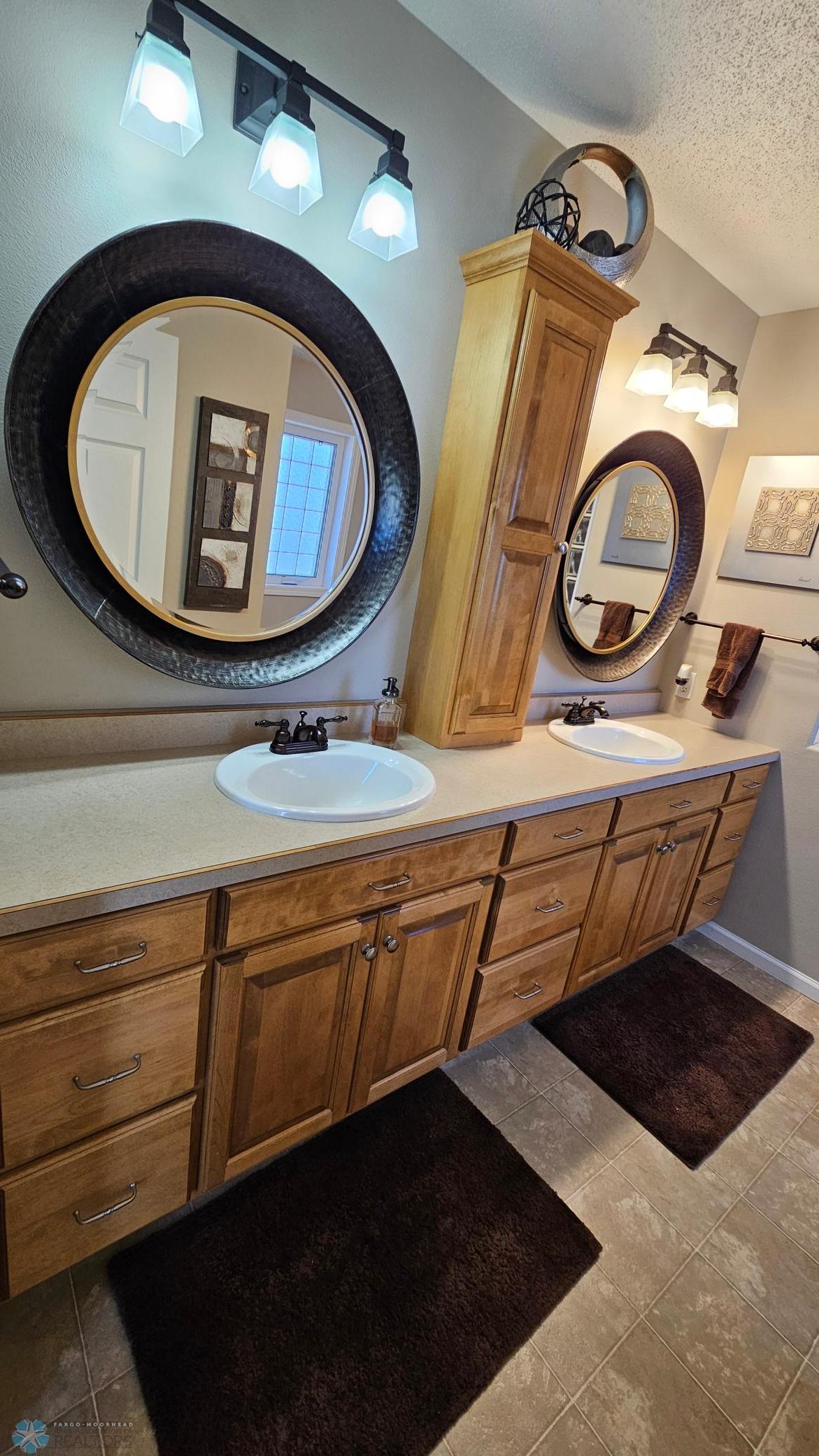 Master vanity 2.jpg