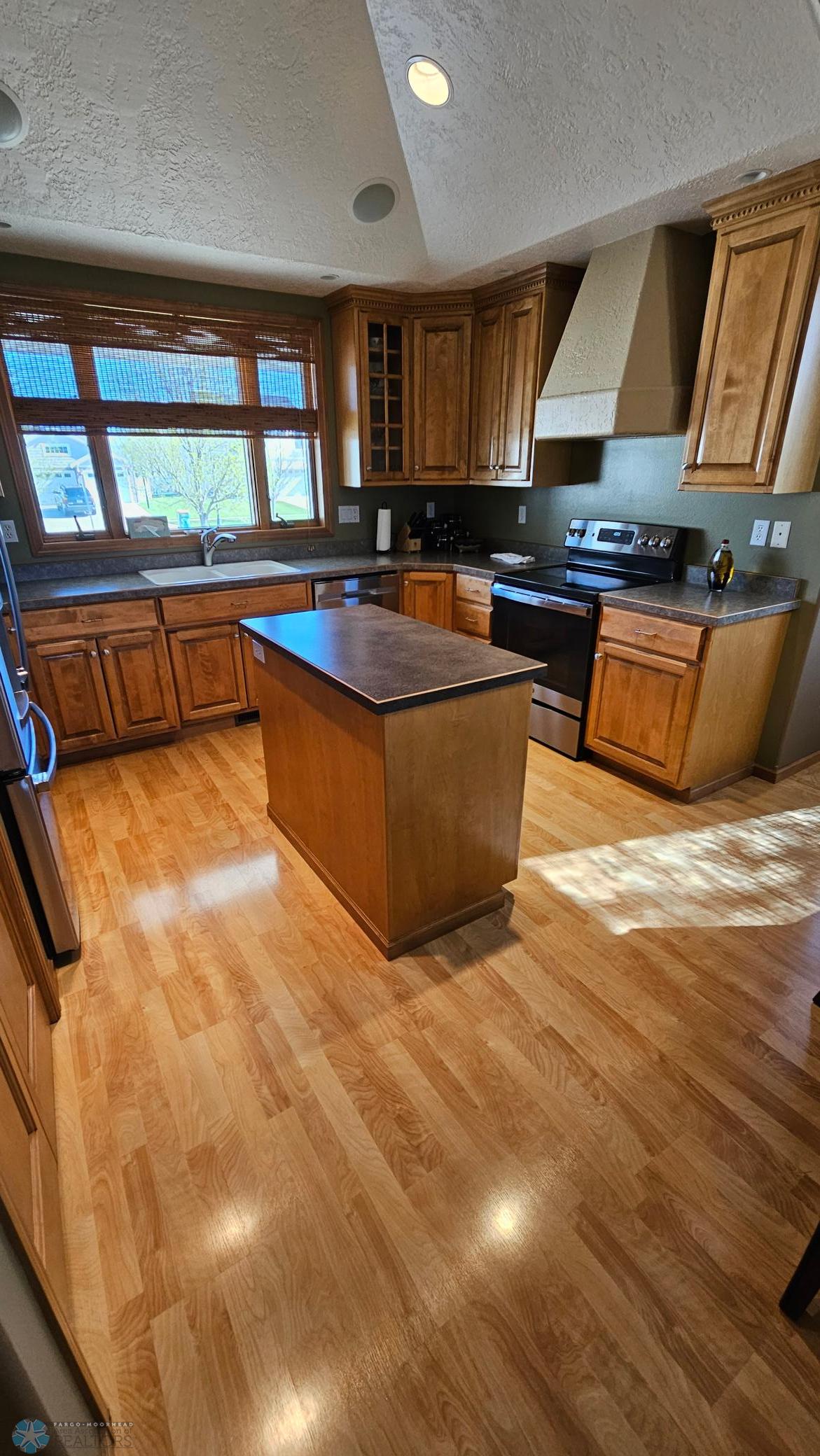 Kitchen island.jpg