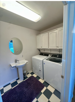 Main floor laundry.bath.PNG