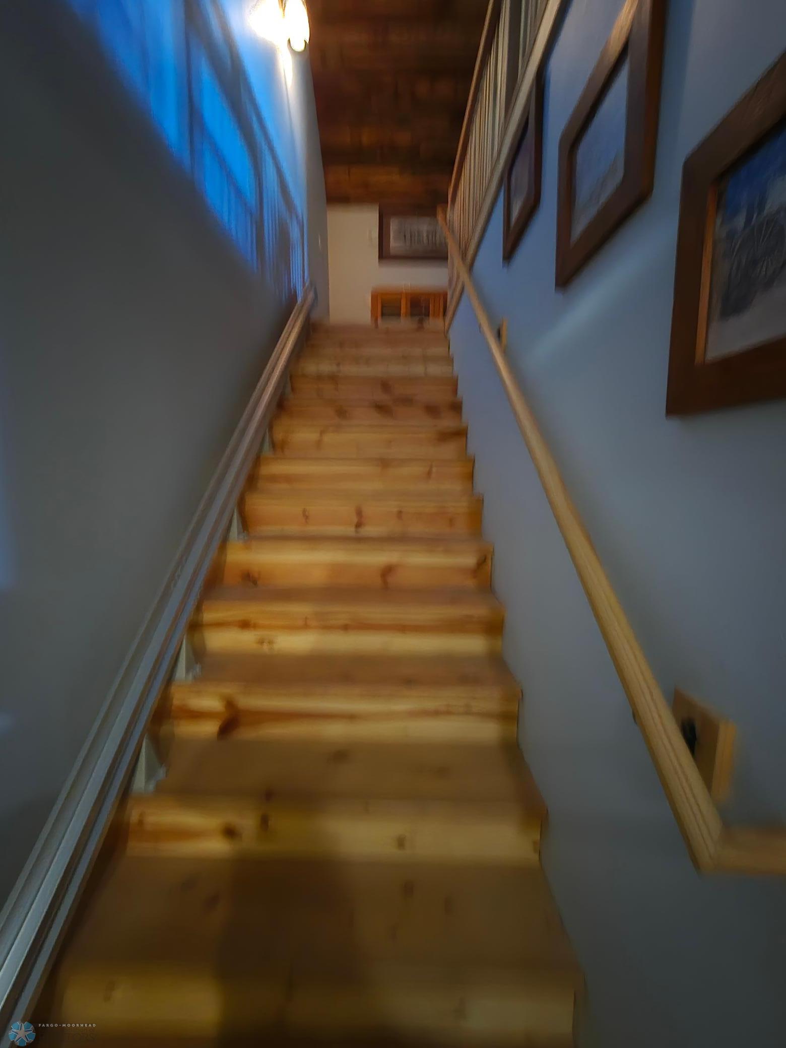 apt.2nd floor steps
